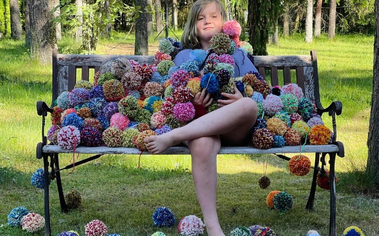 Viljandi pärimusmuusika festivali lõngapallide kogumise aktsioonile saadeti üle 1500 lõngapalli. Fotol lõngapallid Nõmme pärimuskoolist.