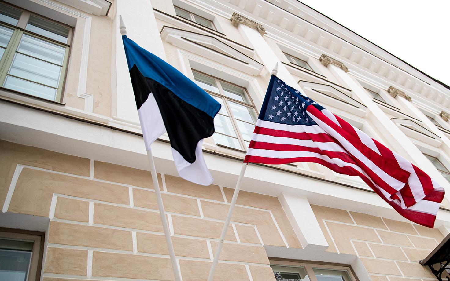 Eesti ja USA lipp.