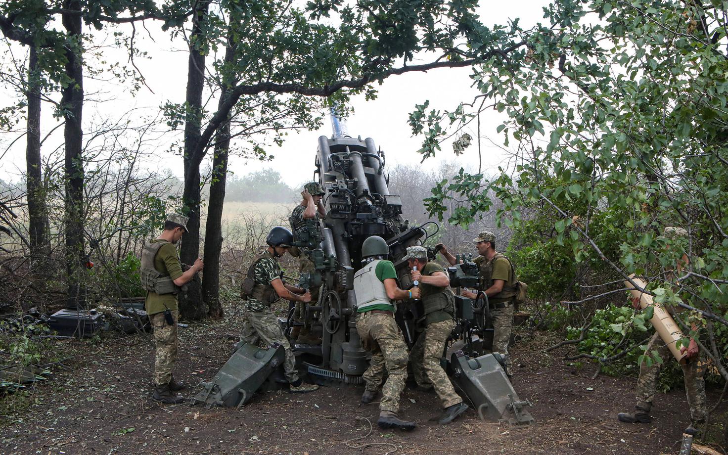 Ukraina suurtükiväelased Harkivi piirkonnas