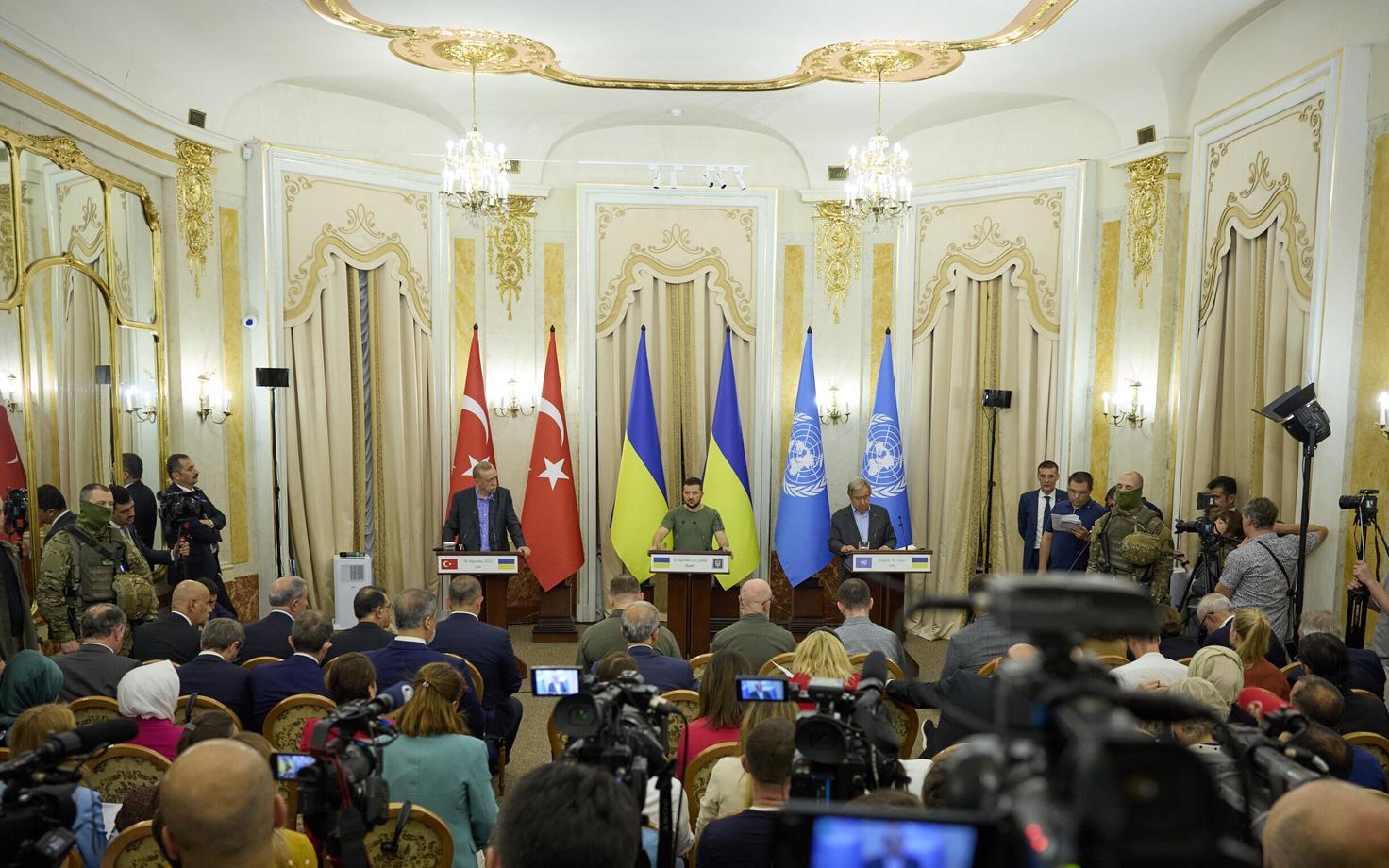 Türgi president Recep Tayyip Erdoğan, Ukraina president Volodõmõr Zelenski ja ÜRO peasekretär Antonio Guterres