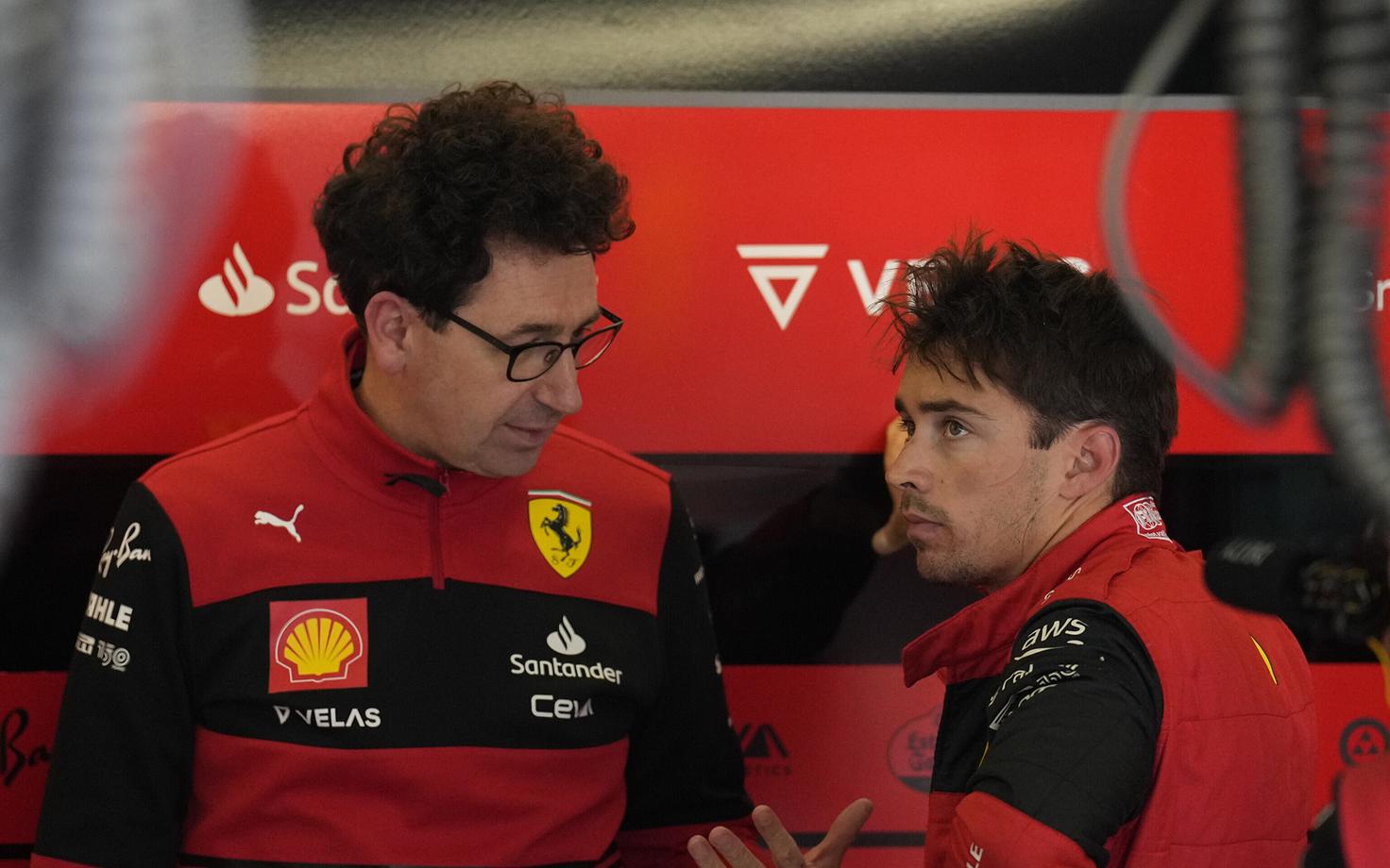 Mattia Binotto ja Charles Leclerc