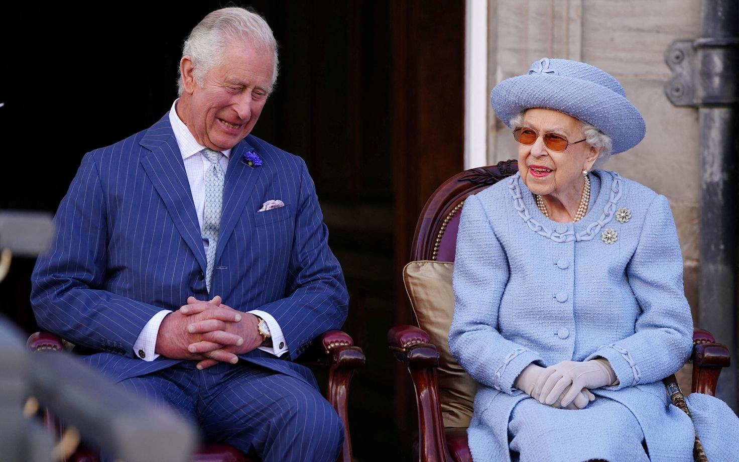 Prints Charles ja kuninganna Elizabeth II