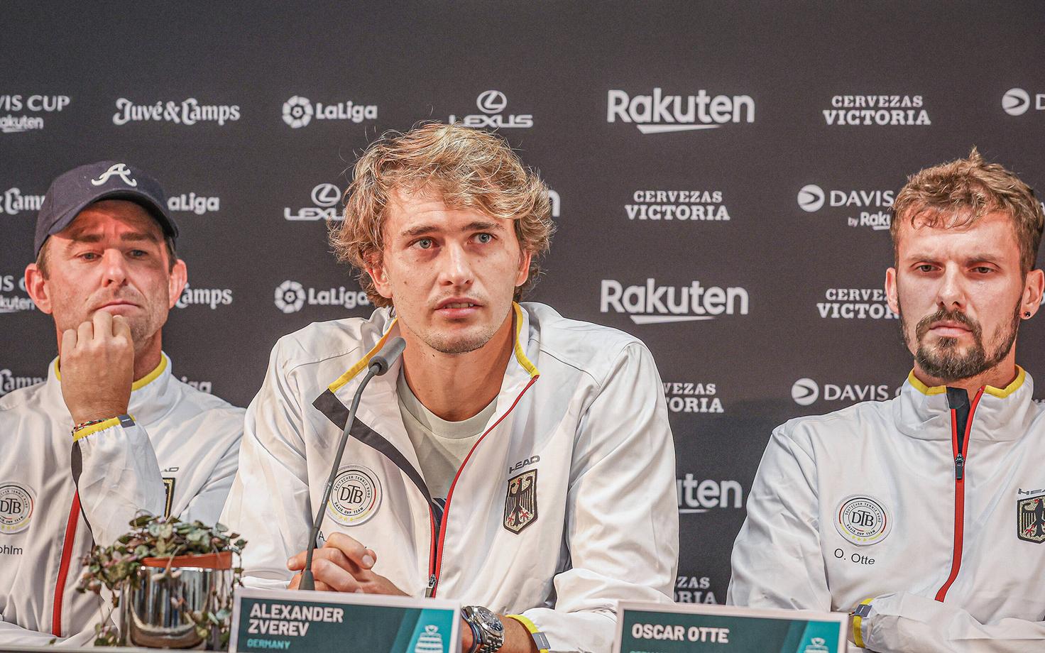Alexander Zverev Davise karikasarja pressikonverentsil