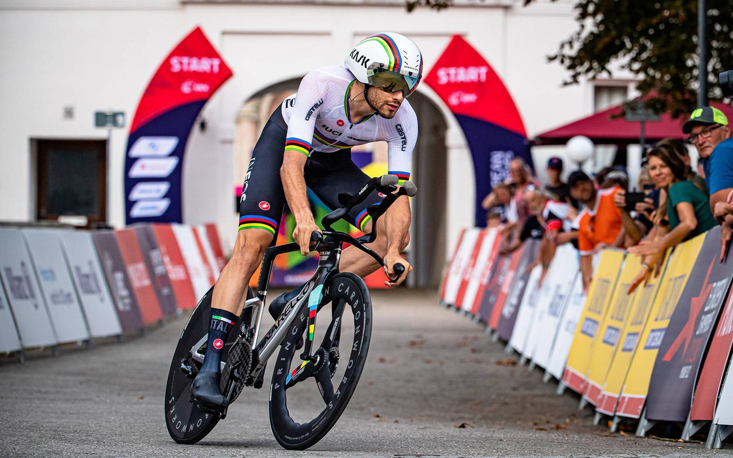 Filippo Ganna jalgratta EM-il.