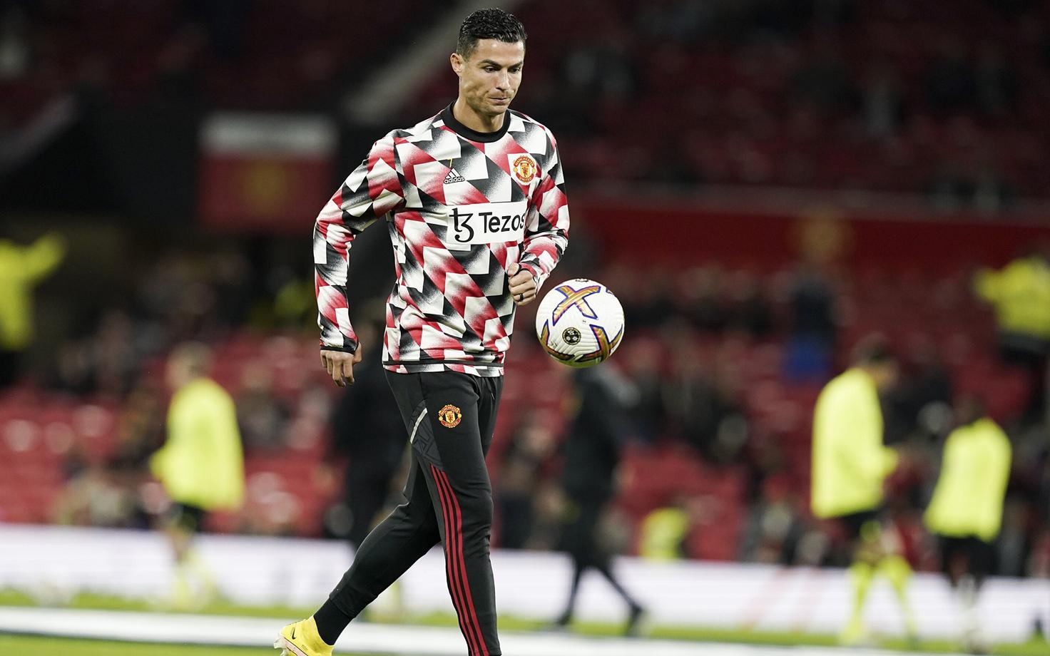 Cristiano Ronaldo mängueelsel soojendusel