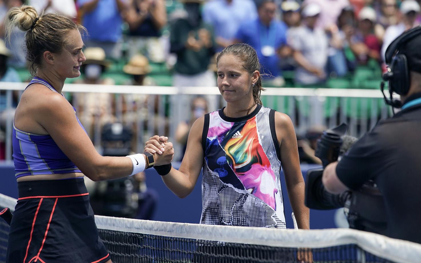 Arina Sabalenka (vasakul) ja Darja Kasatkina