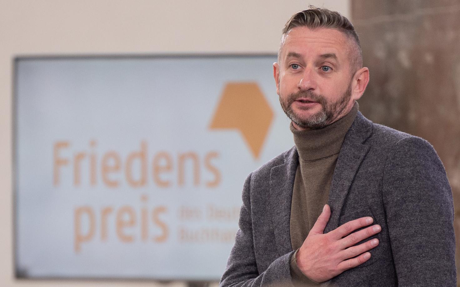 Ühing põhjendas oma valikut, märkides et annavad Žadanile preemia tema silmapaistva loomingu ja selge humanitaarse hoiaku eest.