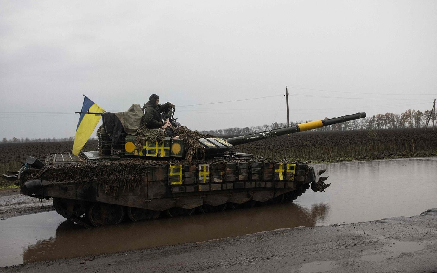 Ukraina tank sõduritega Borivskes Harkivi oblastis