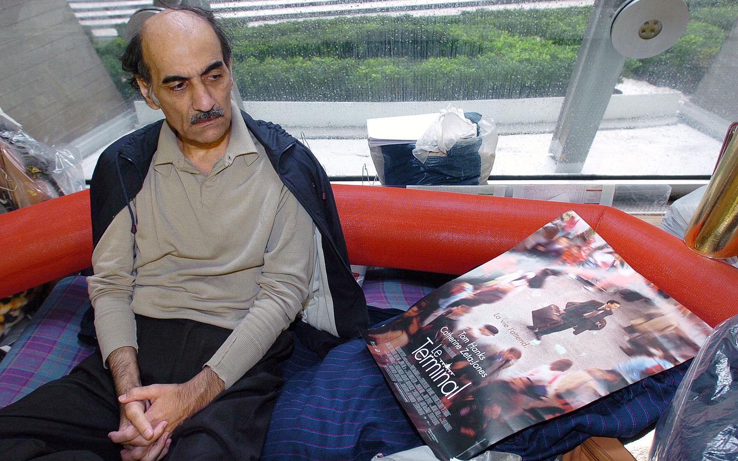 Mehran Karimi Nasseri Pariisi lennujaamas 2004. aastal.