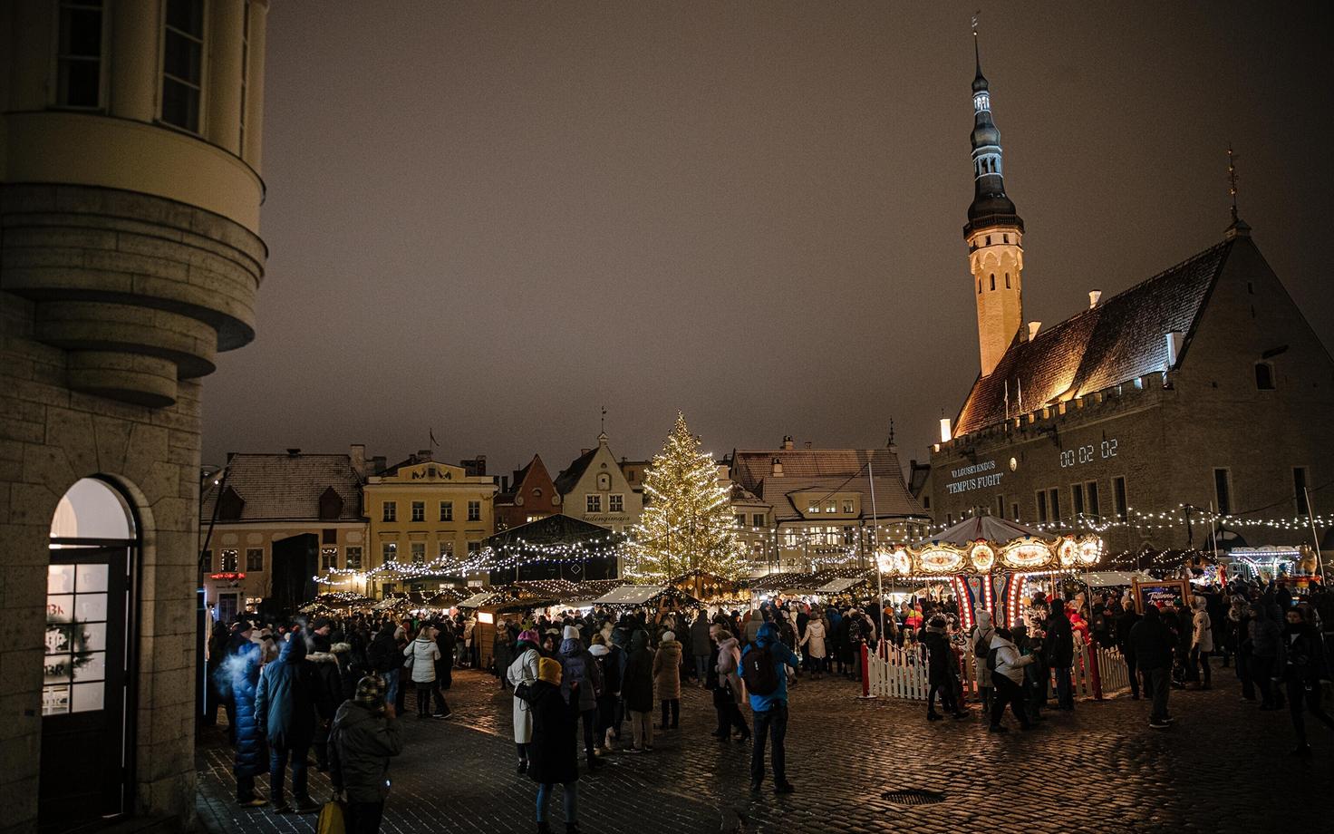 Tallinna Raekoja platsil avati Jõuluturg