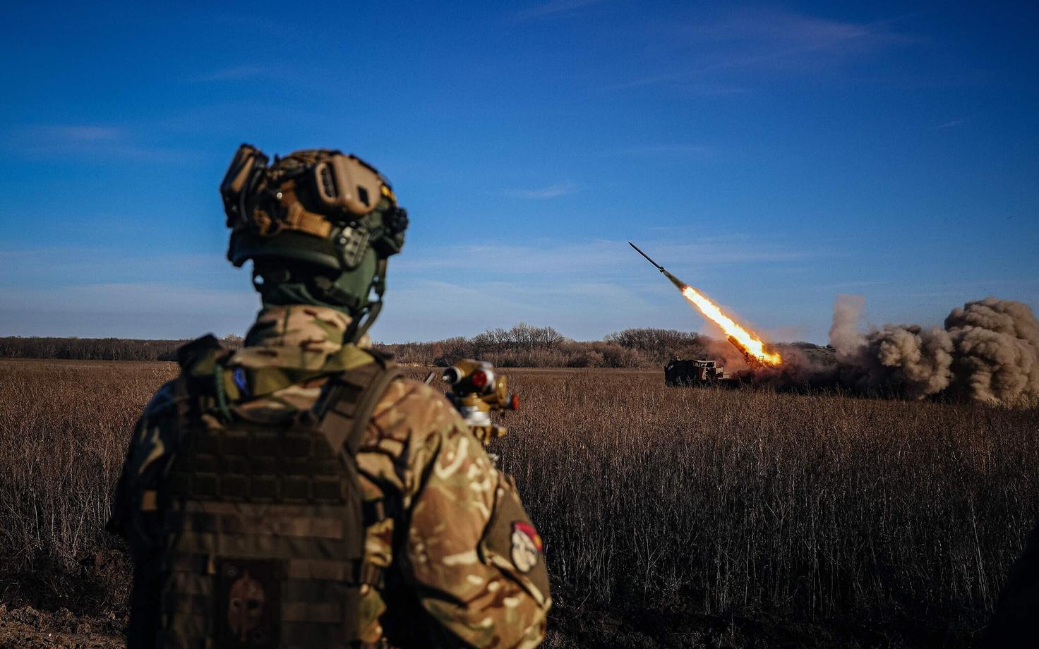 Ukraina 220 mm mitmikraketiheitja Bureviõ tulemissioonil