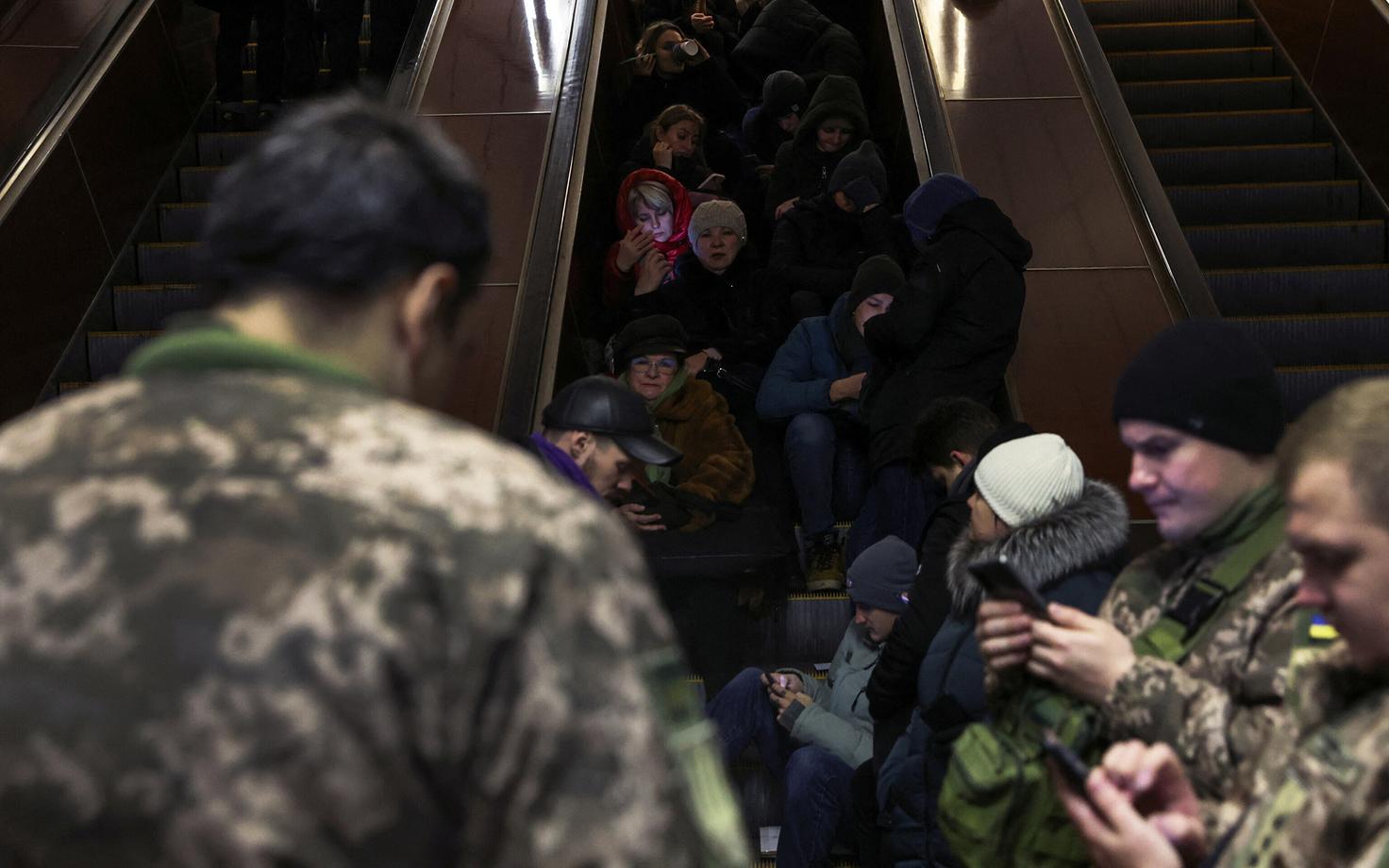 В Киеве местные жители укрываются в метро.