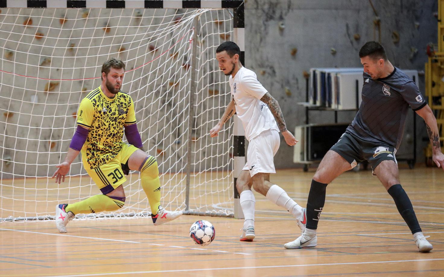 Nii Tartu Ravens Futsal kui ka Tallinna FC Cosmos (valges) olid 10. voorus võidukad..