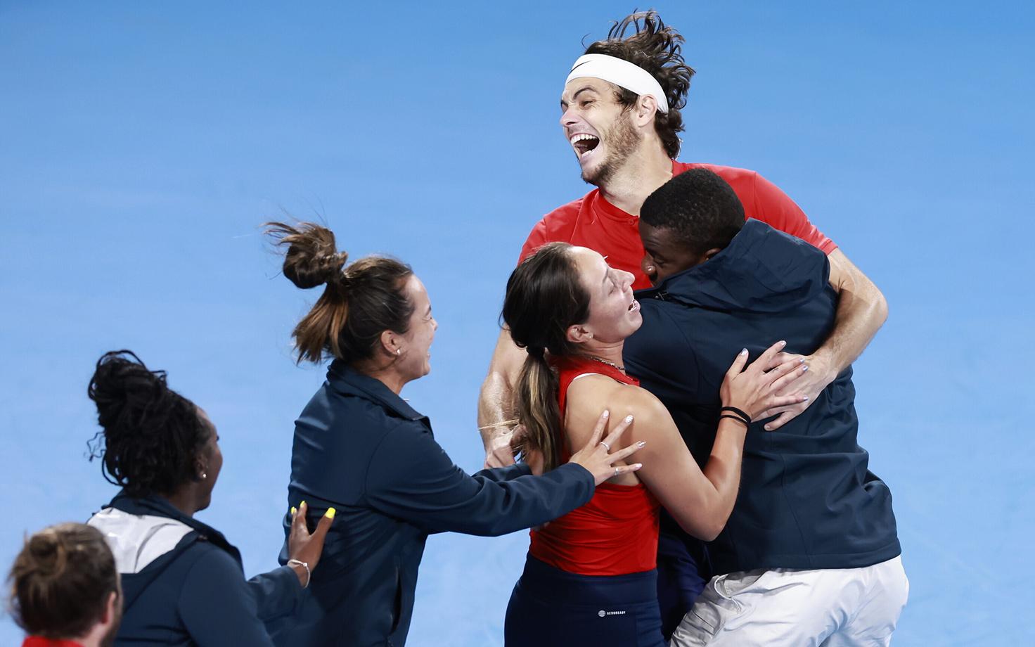 Taylor Fritz ja USA tennisekoondis Sydneys