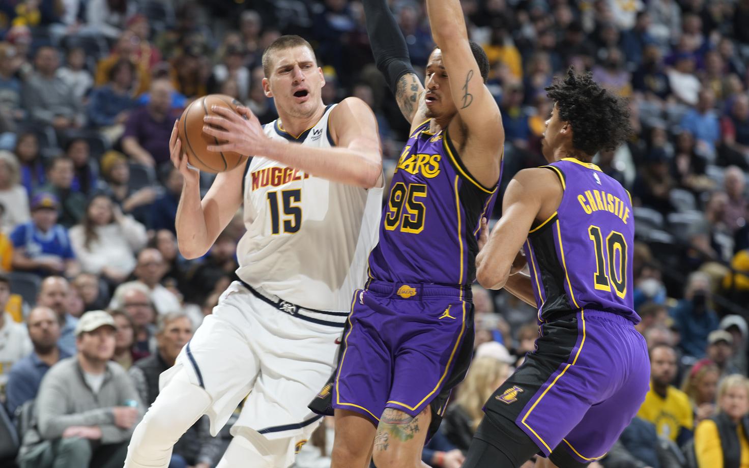 Nikola Jokic palliga