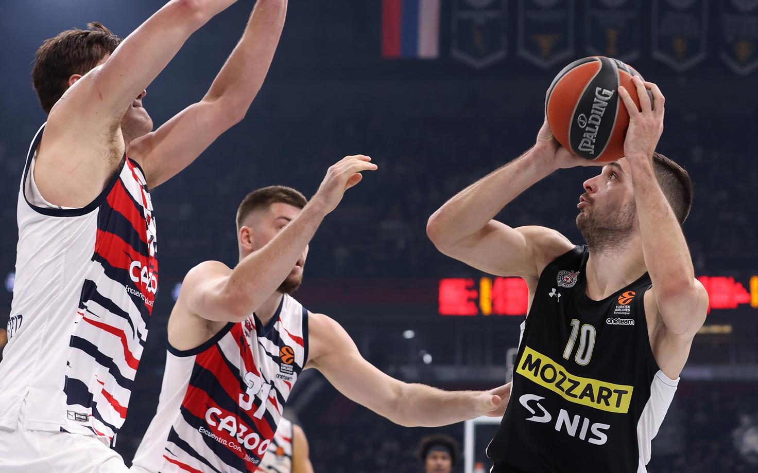 Maik-Kalev Kotsar (vasakul) - Ioannis Papapetrou (Partizan, paremal)
