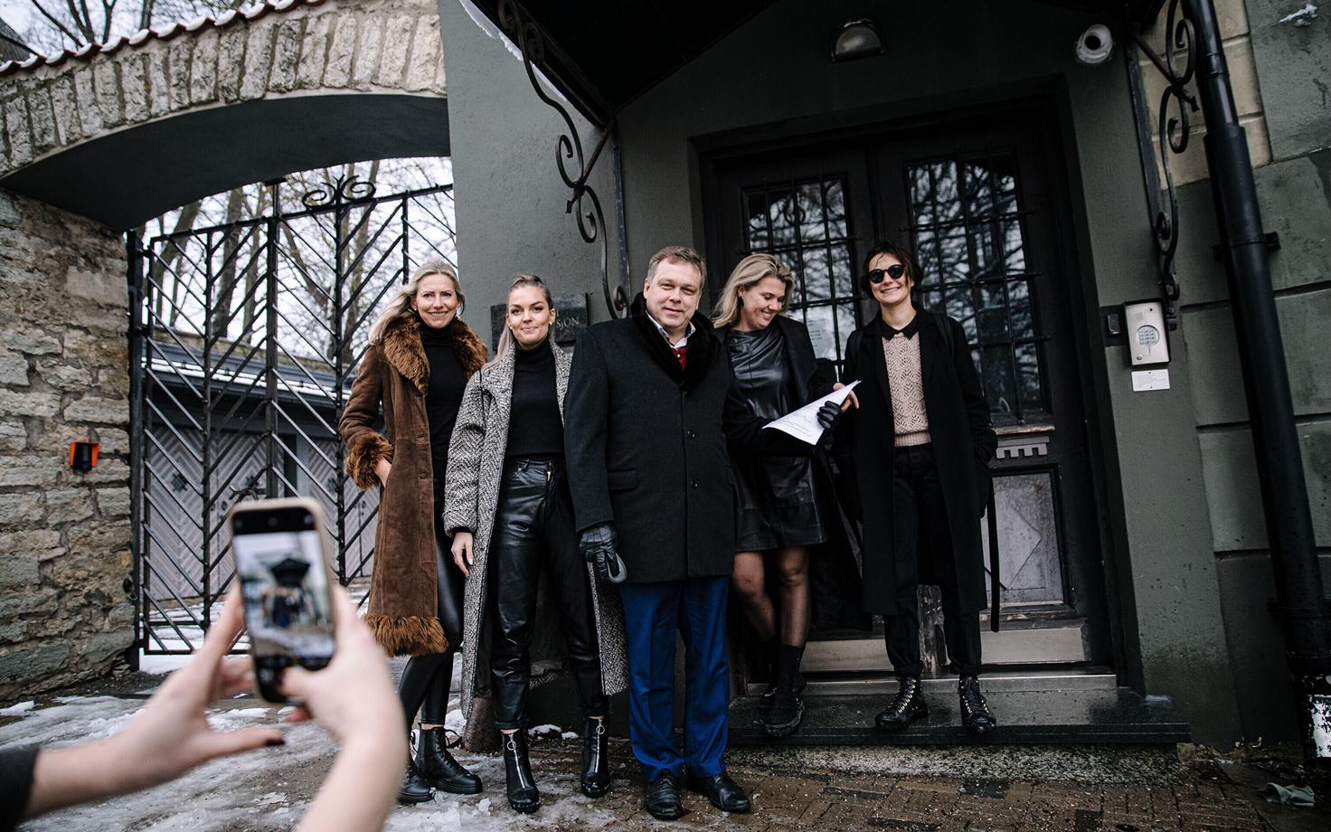 Eesti 200 valimisnimekirju üle andmas