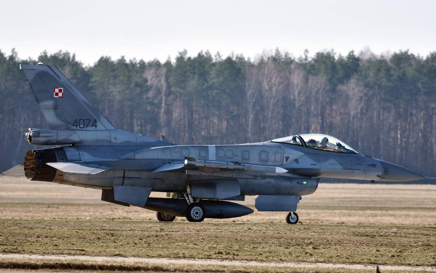 Poola F-16 hävituslennuk 2022. aasta märtsis
