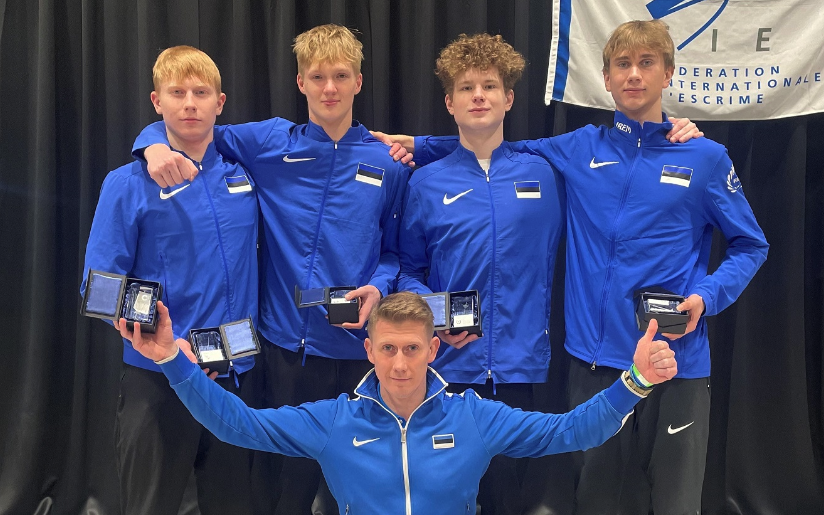 Vasakult: Markus Salm, Oliver Laasik, Erik Tobias, Valentin Altunin. Keskel treener Juhan Salm.