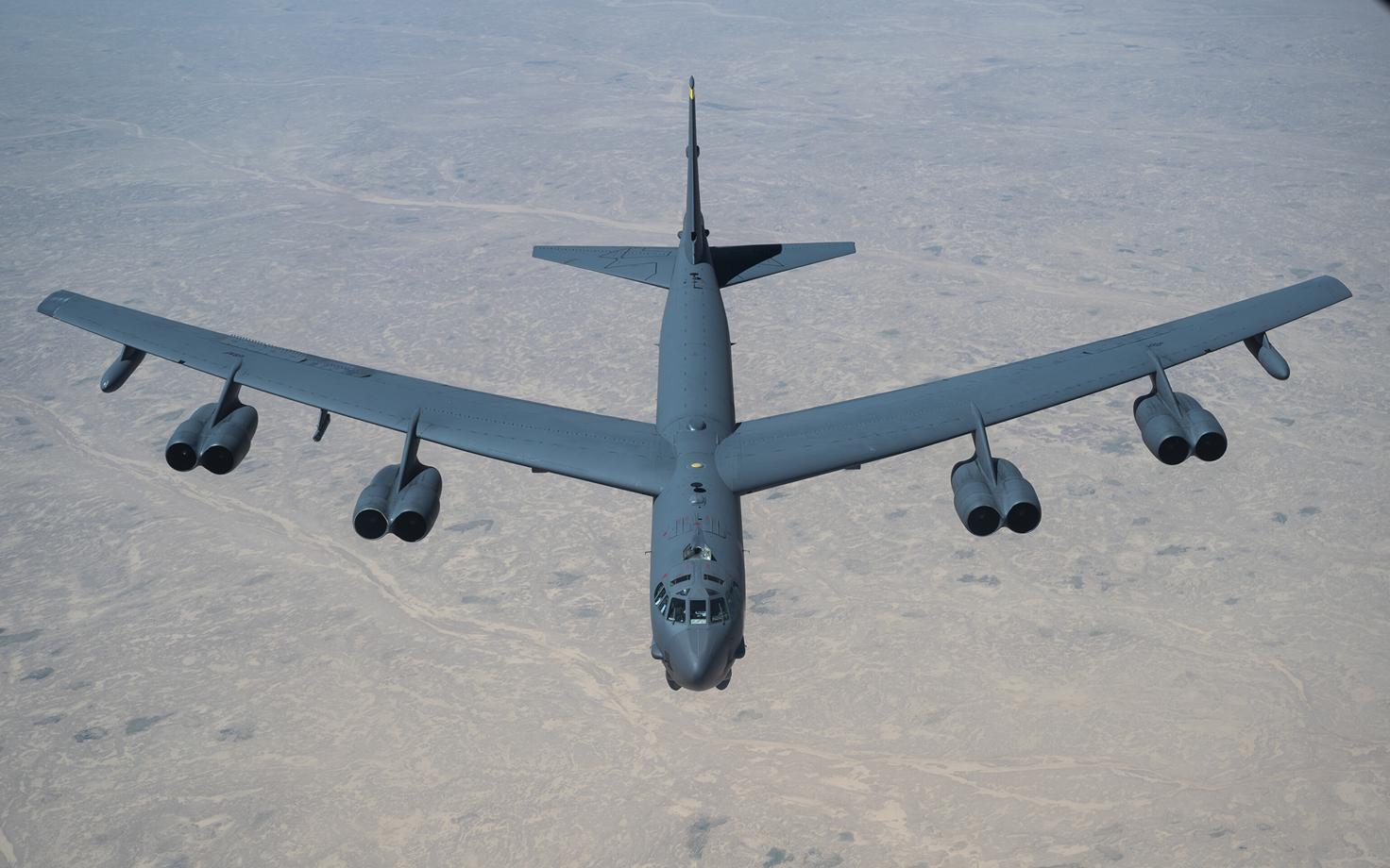 USA strateegiline pommitaja B-52 õhus.