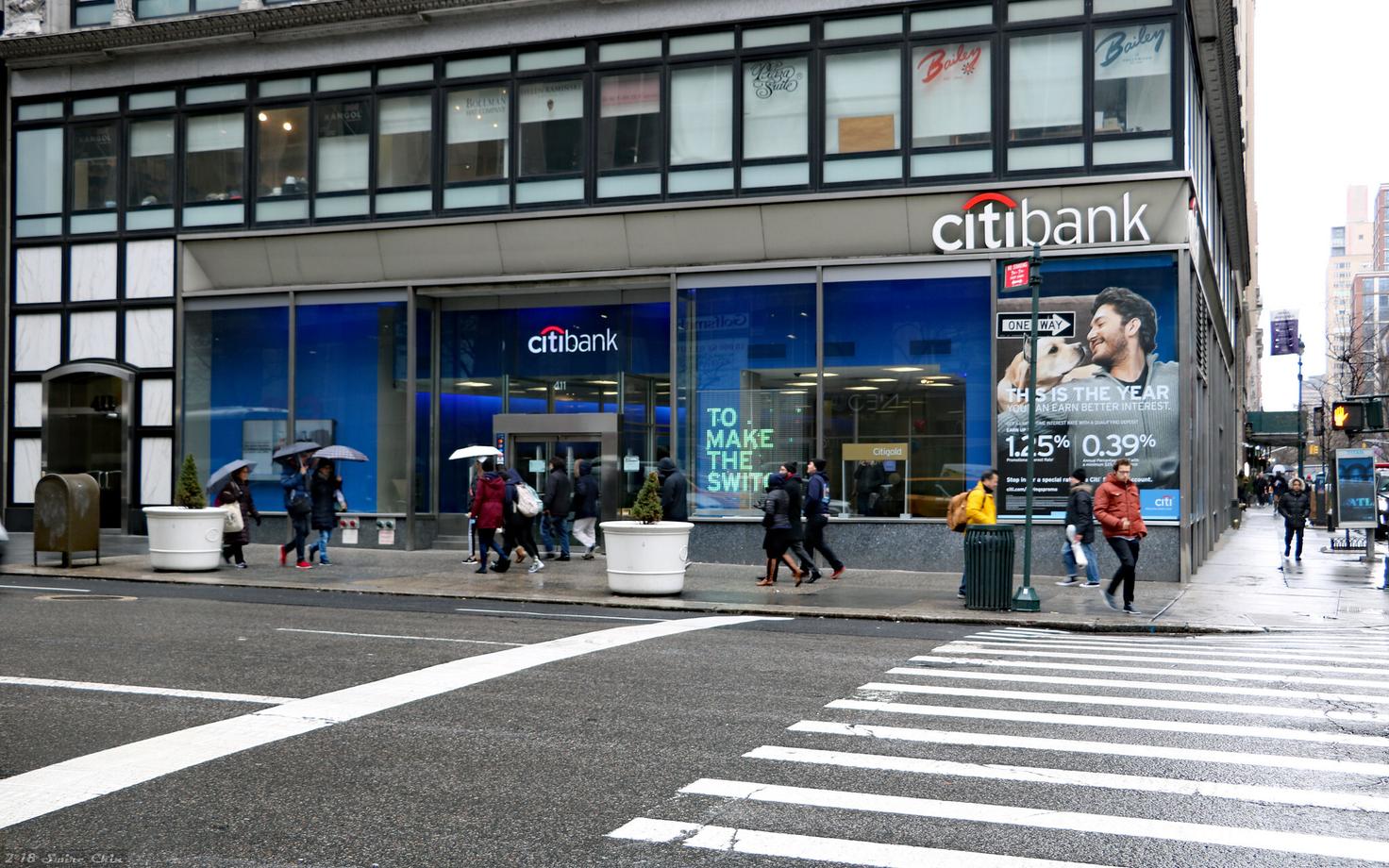 Отделение Citibank на Пятой авеню в Нью-Йорке.