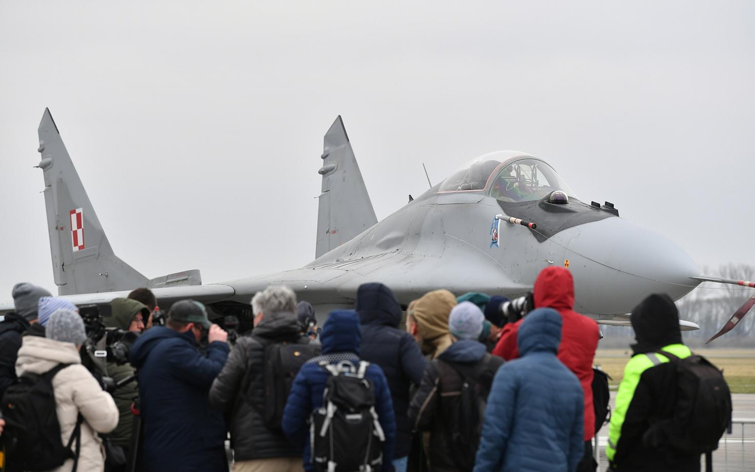 Poola õhuväe Mig-29 hävituslennuk Malborki õhubaasis
