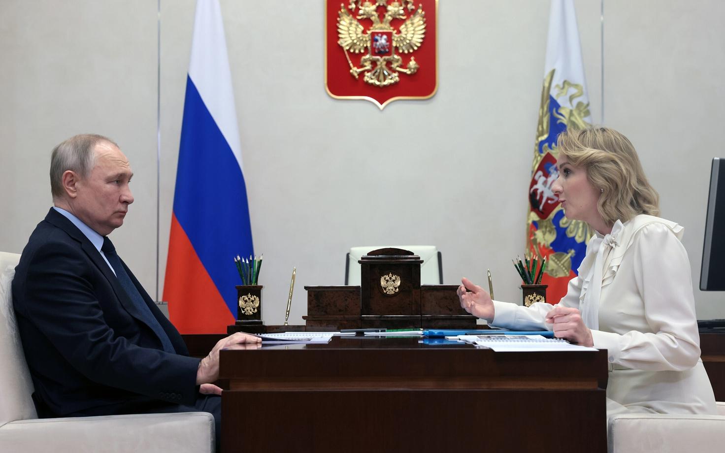 Президент России Владимир Путин и уполномоченная по правам ребенка Мария Львова-Белова.