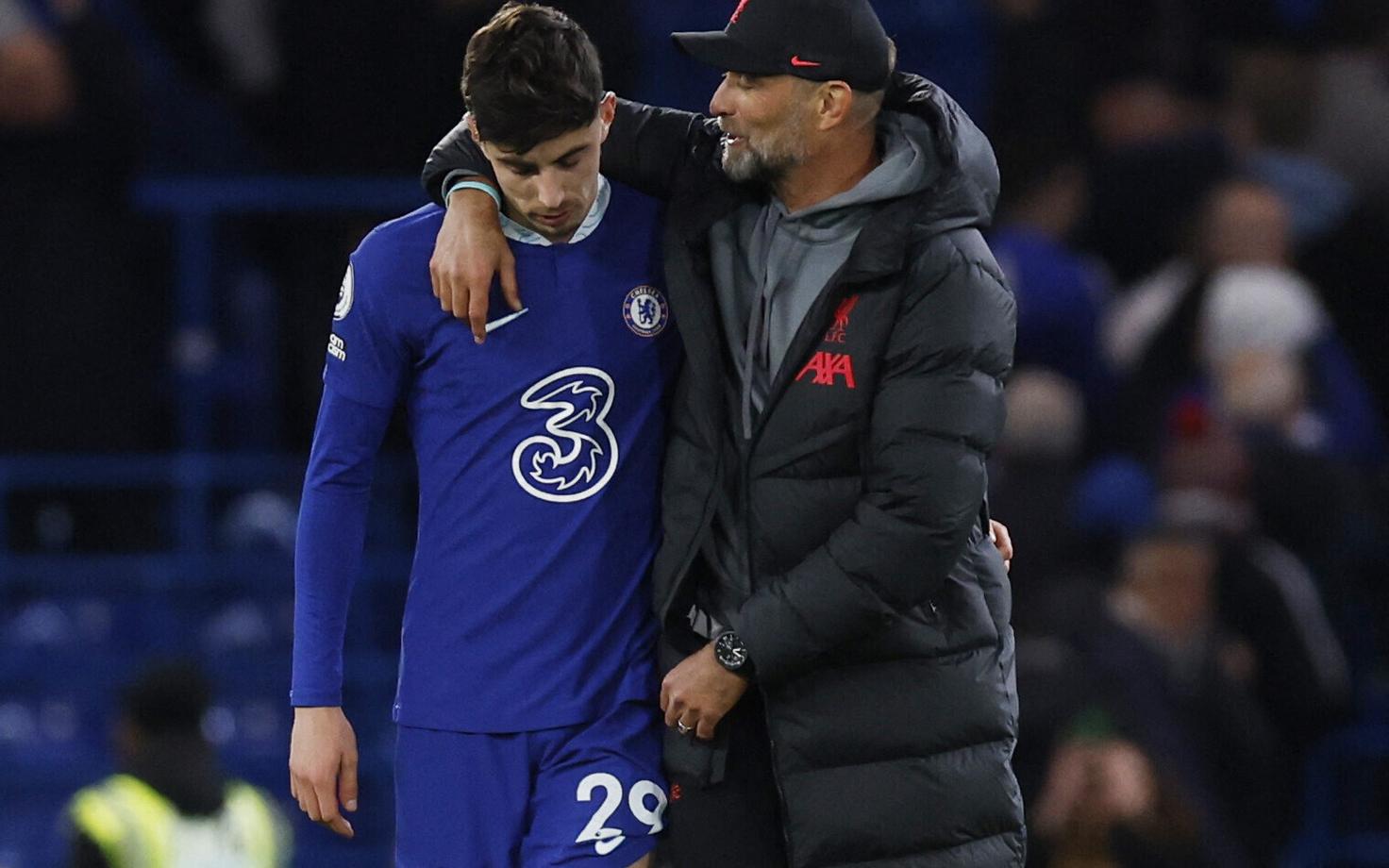 Chelsea noor mängumees Kai Havertz (vasakul) ja Liverpooli peatreener Jürgen Klopp