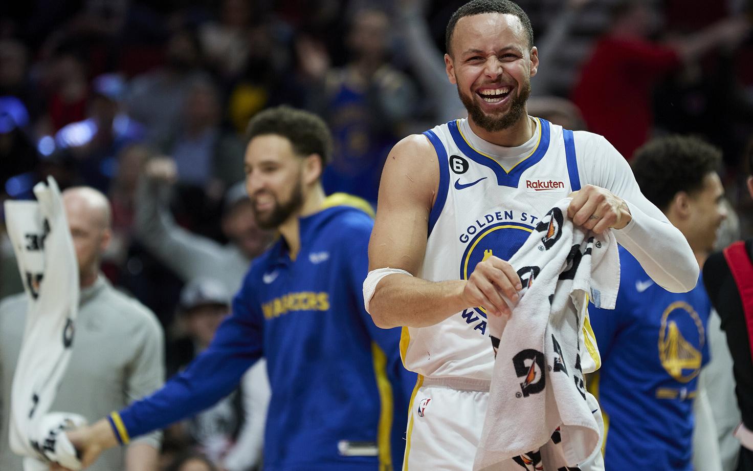 Golden State Warriorsi tähtmängijate Stephen Curry ning Klay Thompsoni hooaeg lõppes rõõmsalt