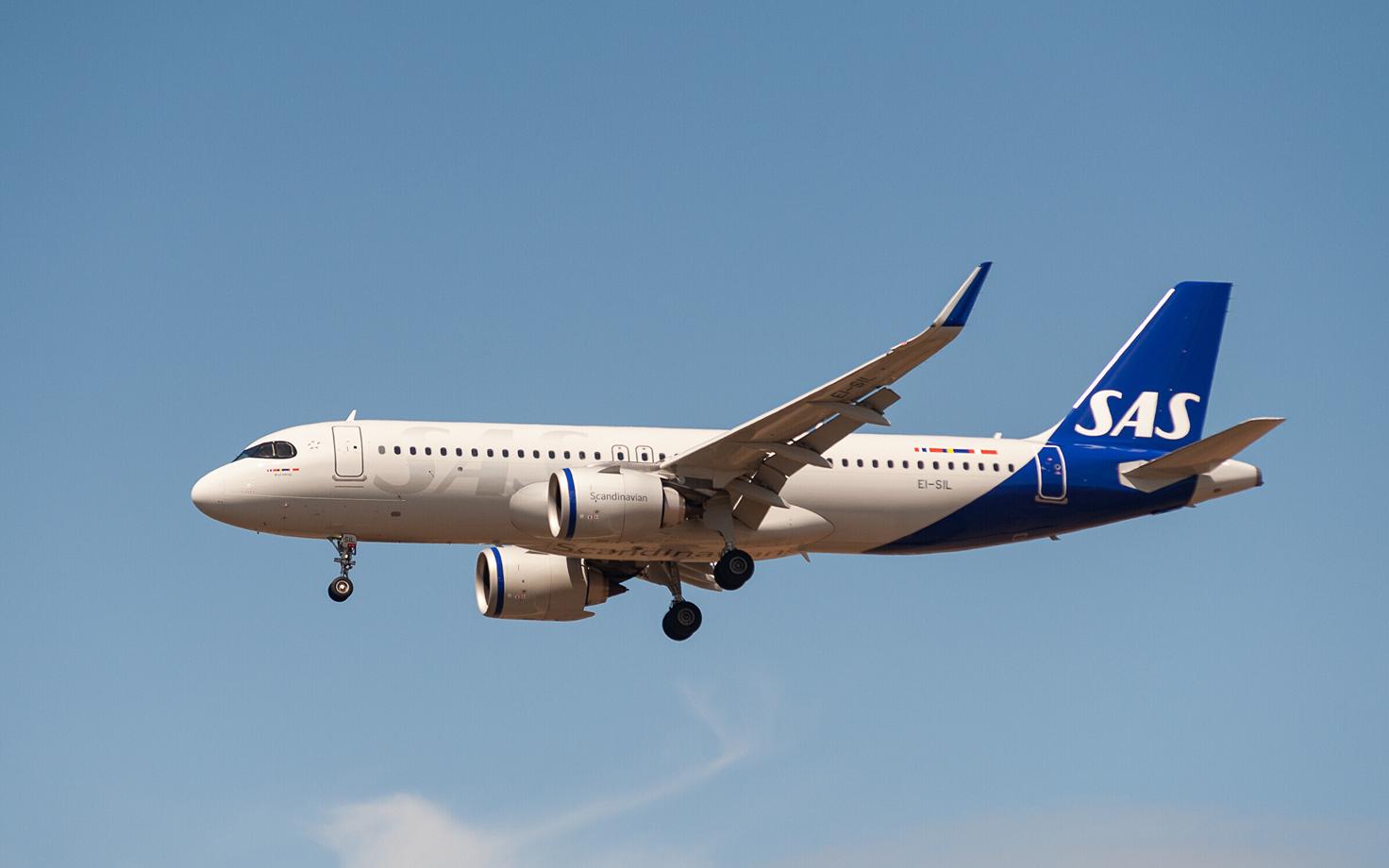 SAS-i Airbus A320 maandumas Berliinis