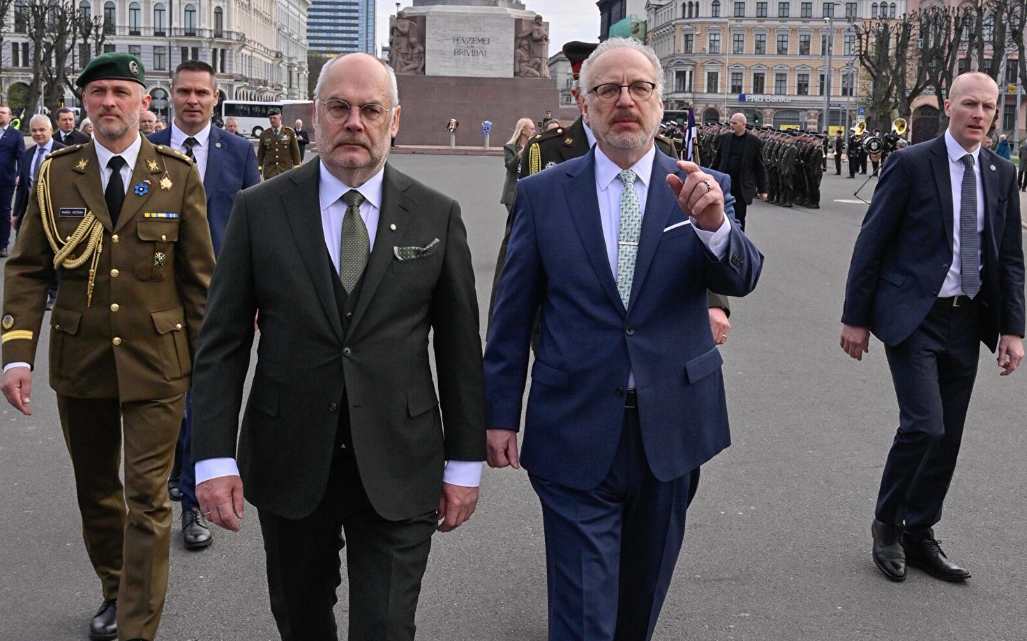 Eesti Vabariigi president Alar Karis ja Läti Vabariigi president Egils Levits Riias.