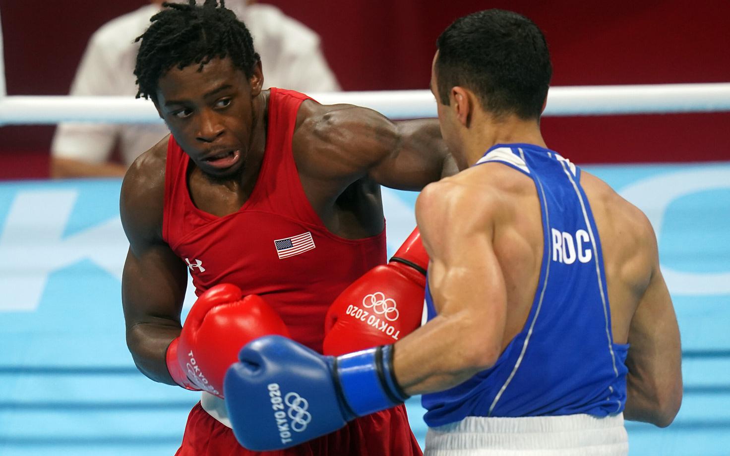 Keyshawn Davis (punases) pälvis Tokyo olümpiamängudel kergekaalu poksis hõbemedali