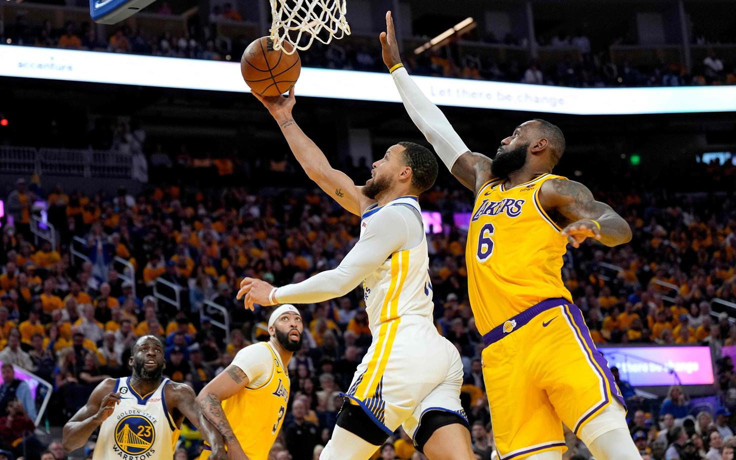 Stephen Curry ja LeBron James