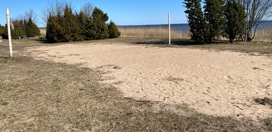 Salme aleviku väljak.