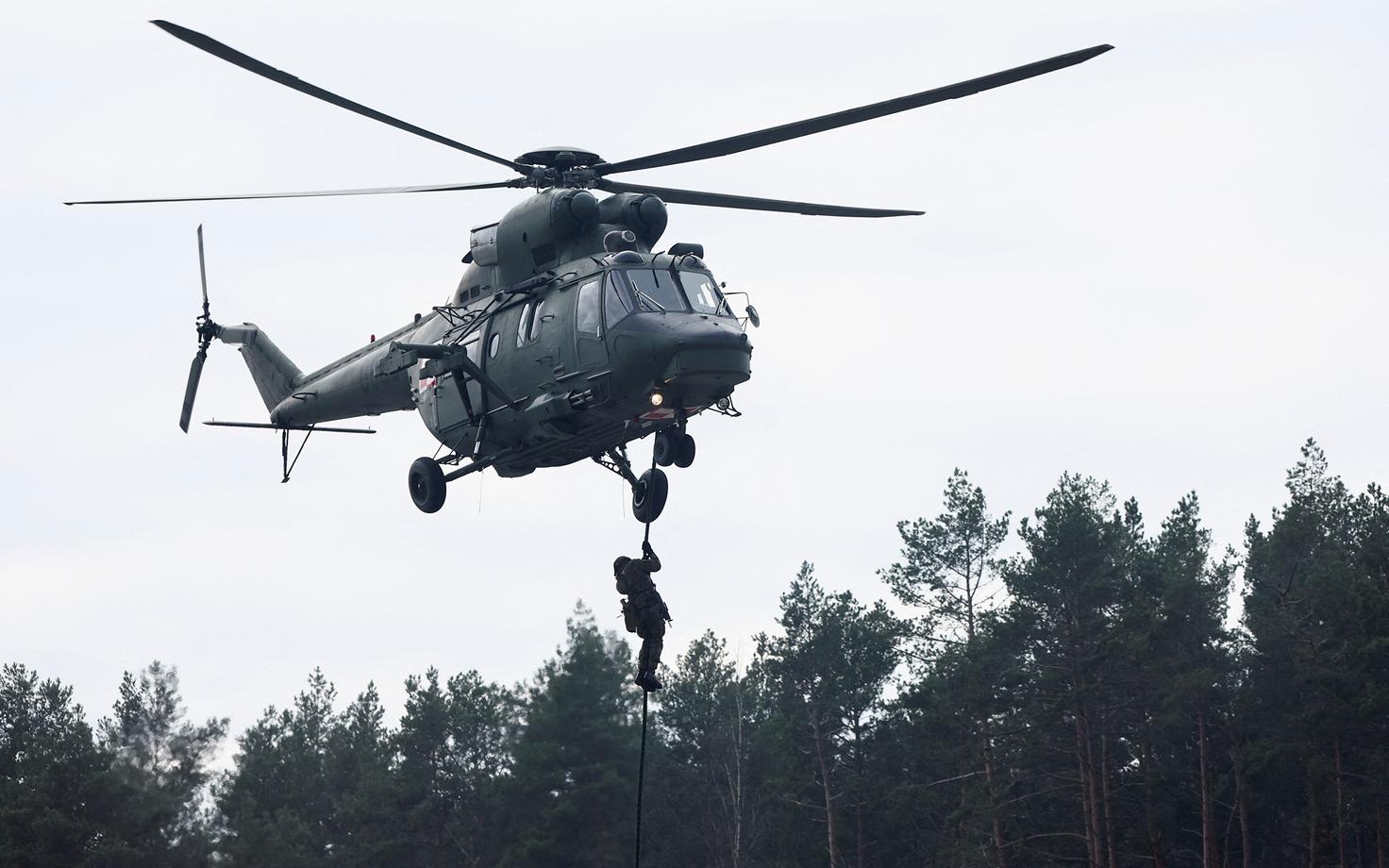 Poola relvajõudude helikopter Sokol õppustel.