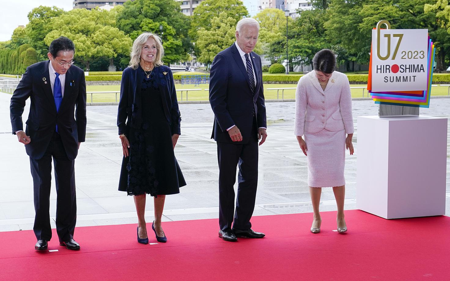 Президент США и премьер-министр Японии с супругами на саммите G7.