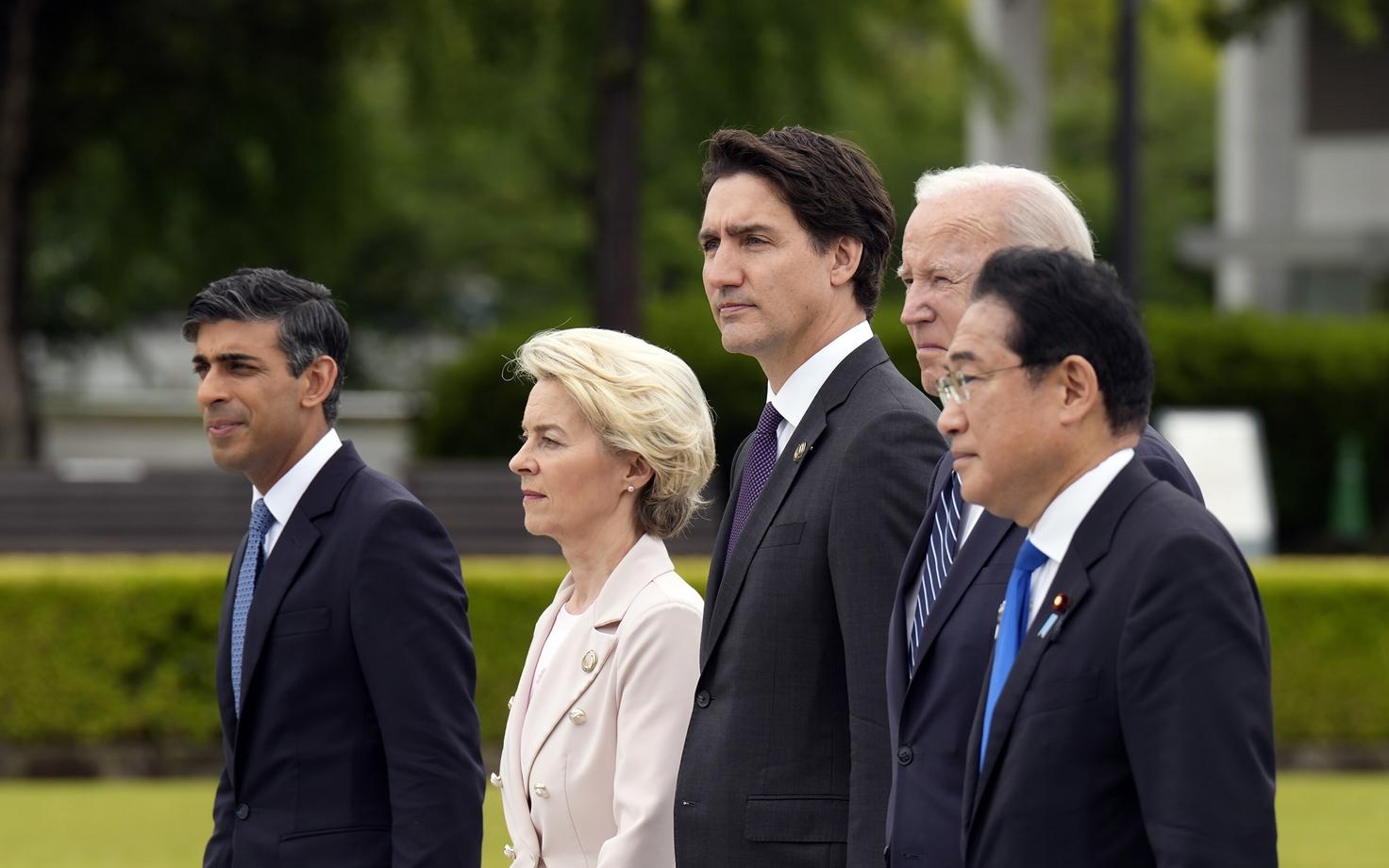 Briti peaminister Rishi Sunak ja USA president (Jaapani peaministri taga) Joe Biden osalevad Jaapanis G7 grupi riikide tippkohtumisel