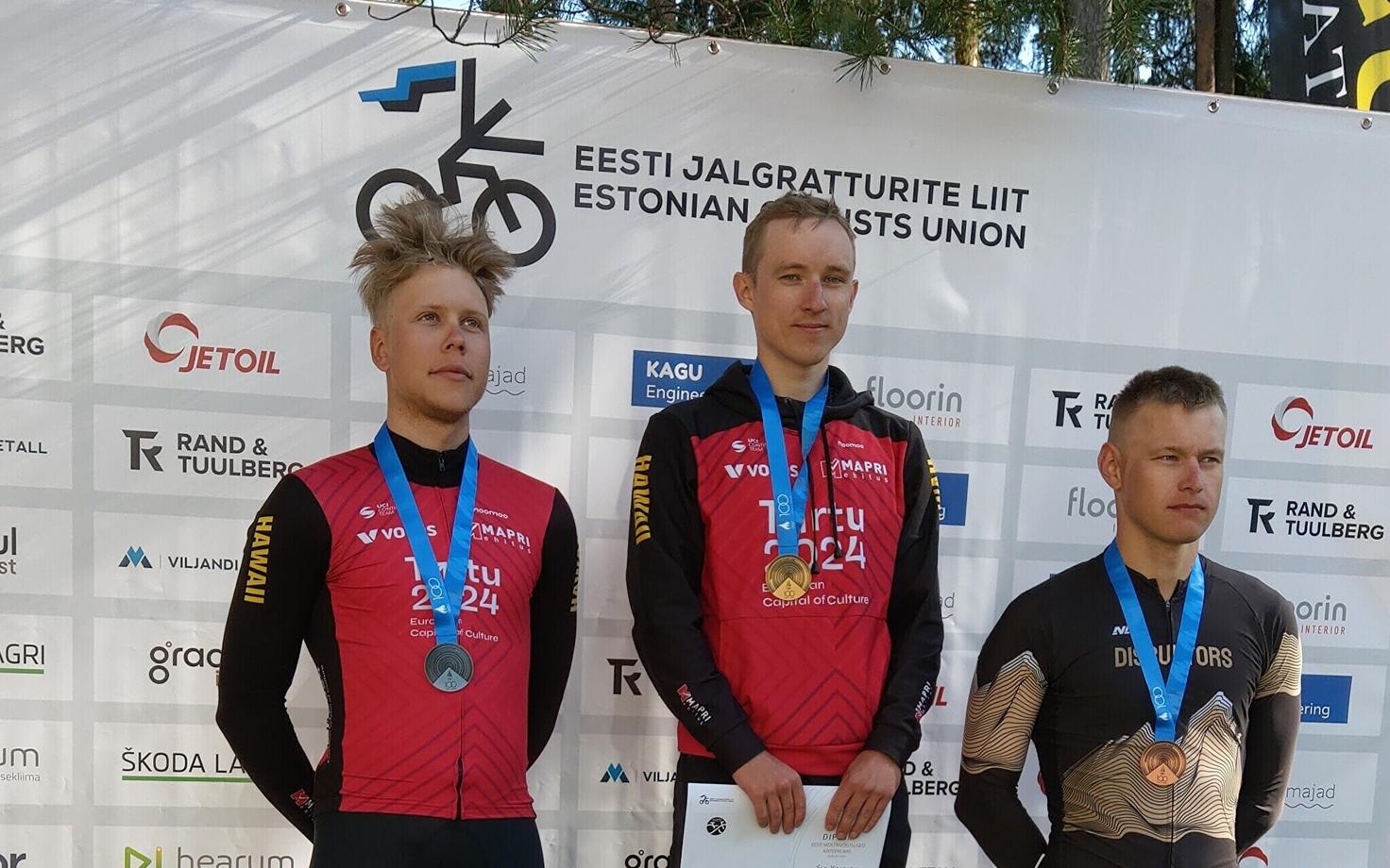 Kriteeriumisõidu Eesti meistrivõistluste esikolmik eliitklassi meeste seas: (vasakult) Markus Pajur, Siim Kiskonen ja Oskar Nisu