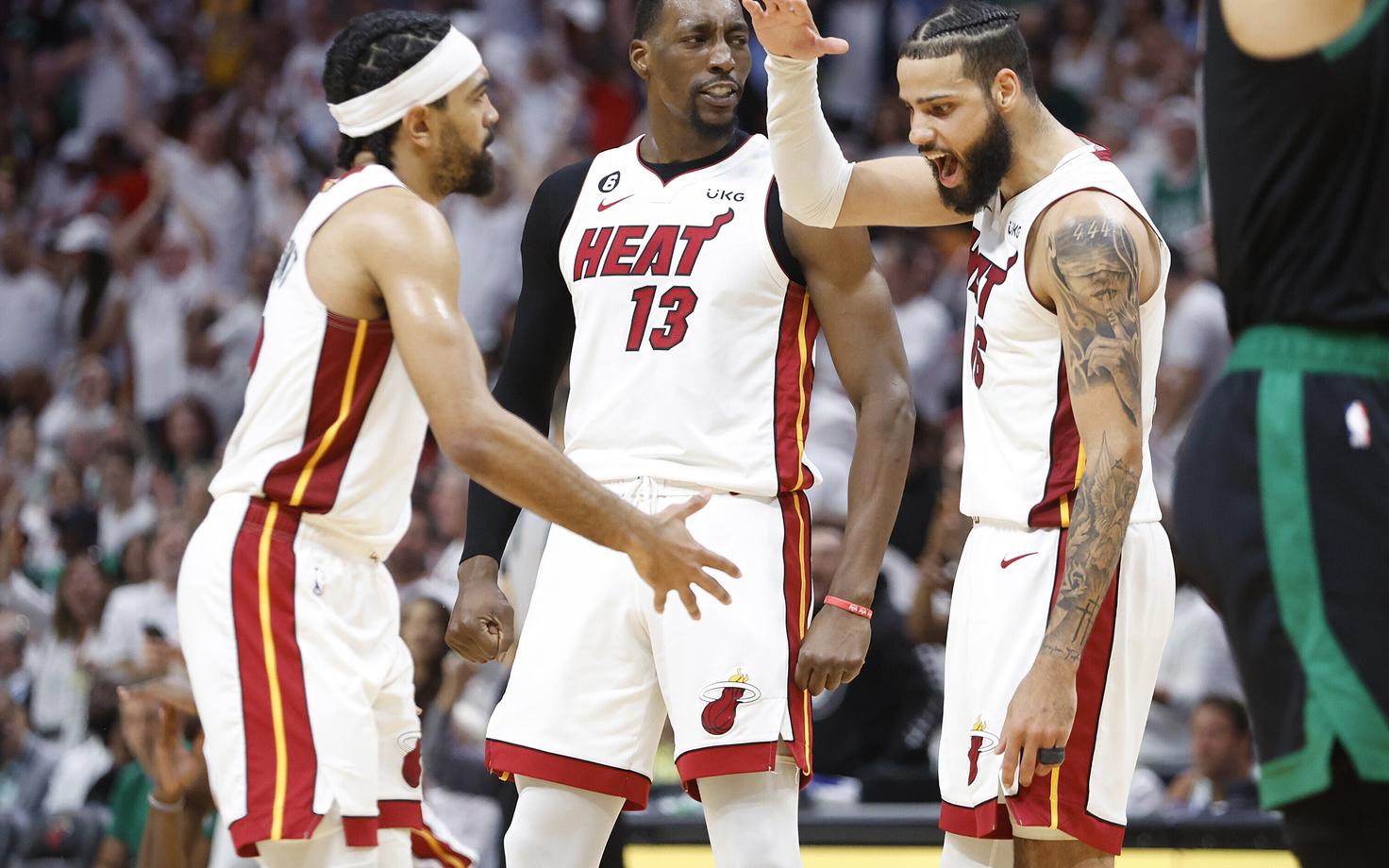 Miami Heatil on öösel vastu kolmapäeva võimalus idakonverentsi finaalseeria nelja mänguga võita. Pildil Gabe Vincent, Bam Adebayo ning Caleb Martin
