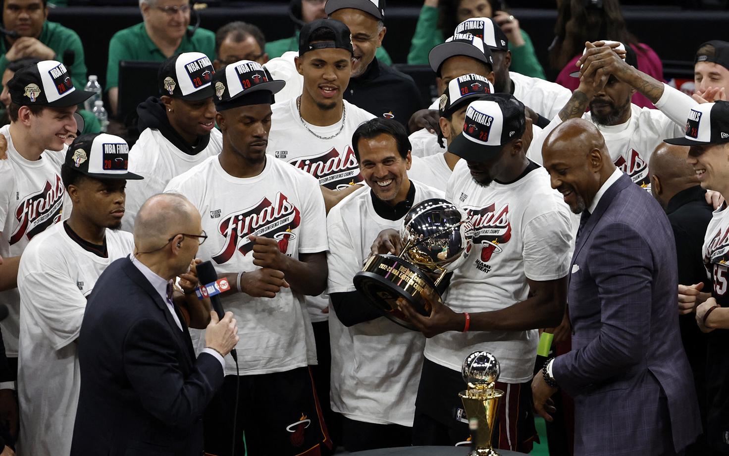 Miami Heati mängijad ja peatreener Eric Spoelstra