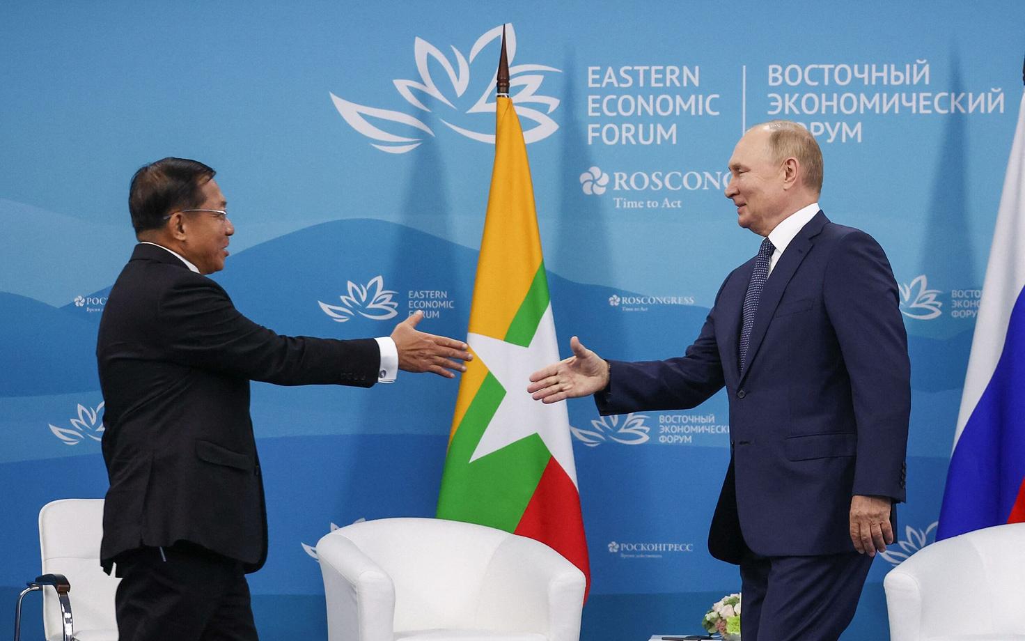 Myanmari junta juht kindral Min Aung Hlaing ja Vene president Vladimir Putin