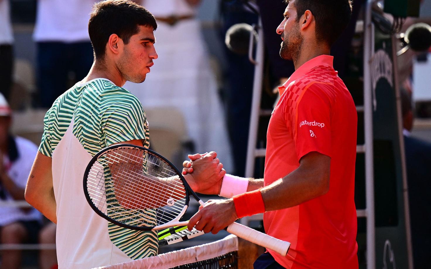 Carlos Alcaraz (vasakul) ja Novak Djokovic