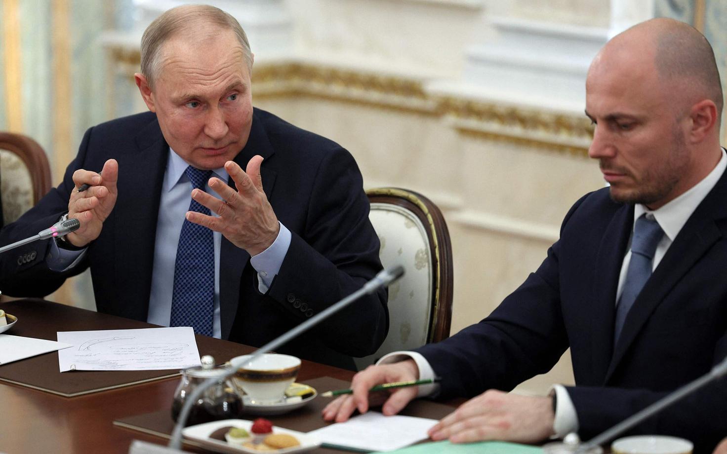 Vene president Vladimir Putin sõjakorrespondentidega Moskvas kohtumas