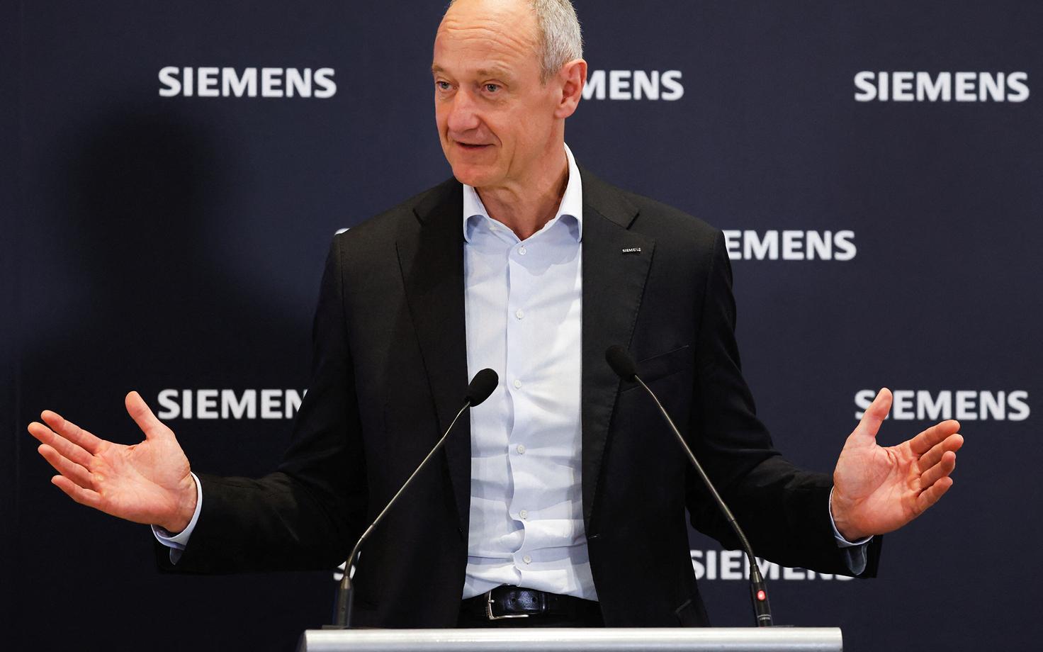 Глава Siemens Роланд Буш.