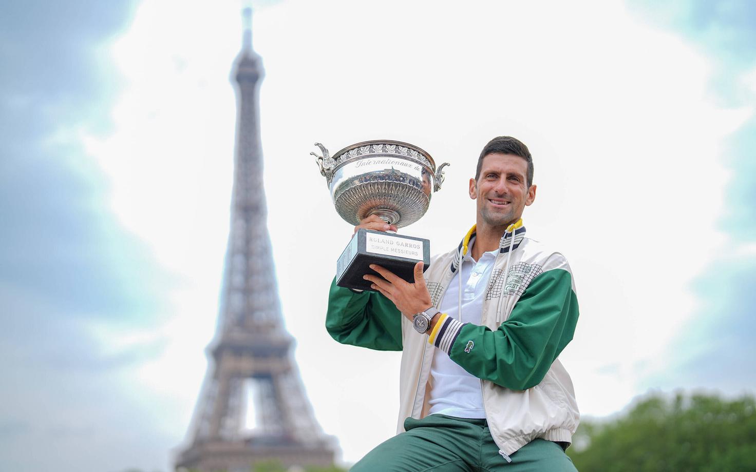 Novak Djokovic Prantsusmaa lahtiste võidukarikaga