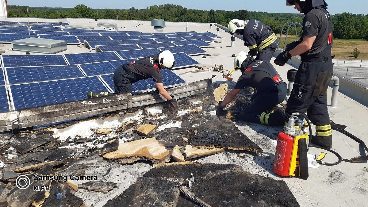 Пожар на крыше с солнечными панелями в Ласнамяэ.