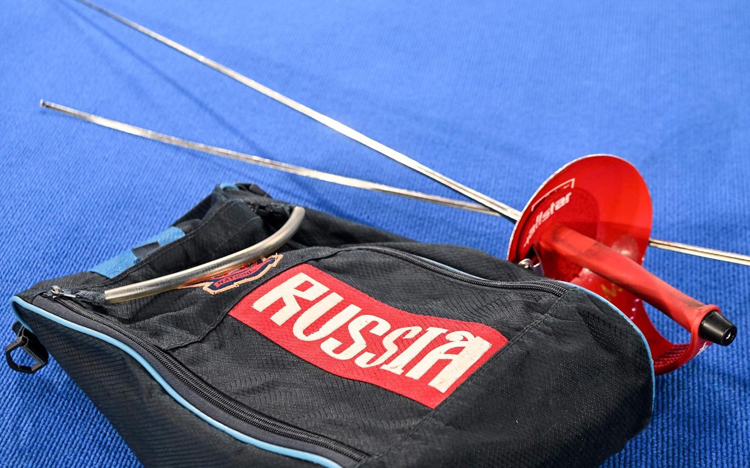 Фехтовальное снаряжение сборной России.