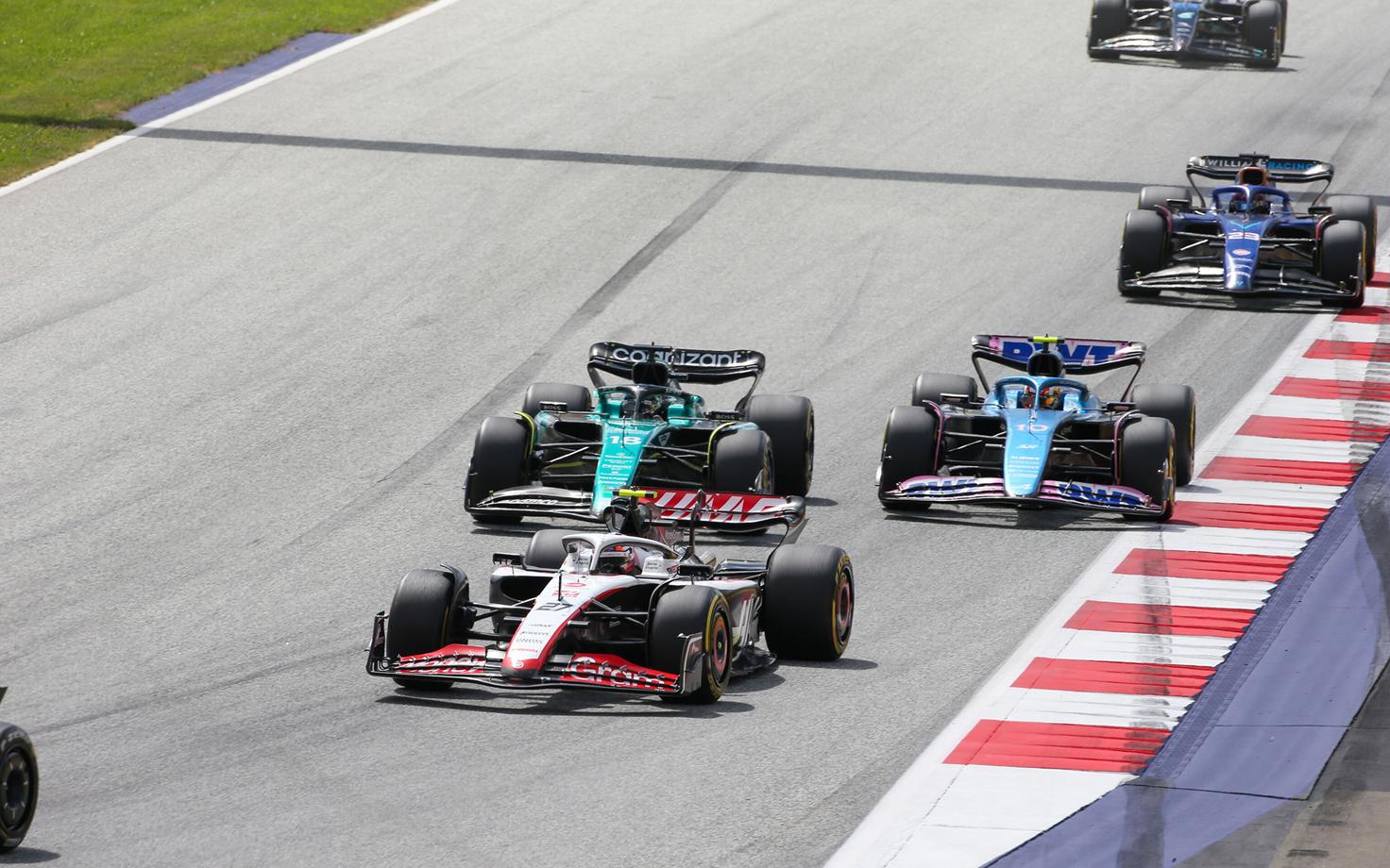 Vormel-1 sarja Austria GP-l määrati kaheksale piloodile tagantjärgi karistused