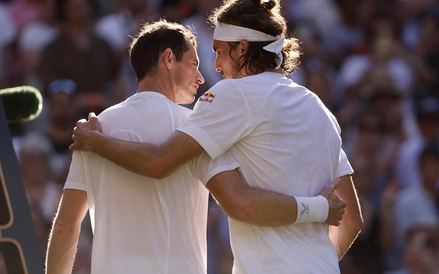 Andy Murray (vasakul) ja Stefanos Tsitsipas heitlesid Wimbledonil ligi viis tundi