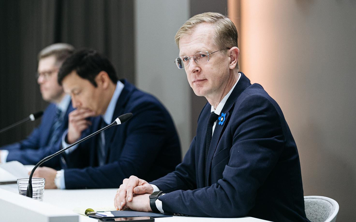 Tiit Terik, taustal linnapea Mihhail Kõlvart.